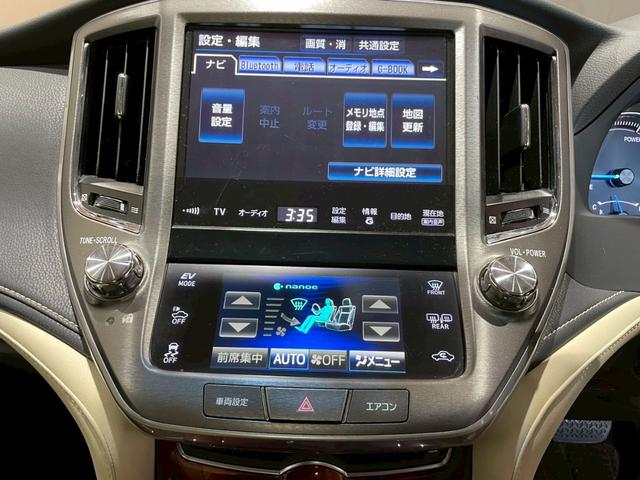 クラウンハイブリッド ロイヤルサルーン　禁煙車　メーカーナビ　バックカメラ　ＥＴＣ　ドラレコ　Ｂｌｕｅｔｏｏｔｈ　フルセグＴＶ　ＤＶＤ　ＣＤ　スマートキー　クルーズコントロール　パワーシート　シートヒーター　ＨＩＤヘッドライト　オートライト（41枚目）