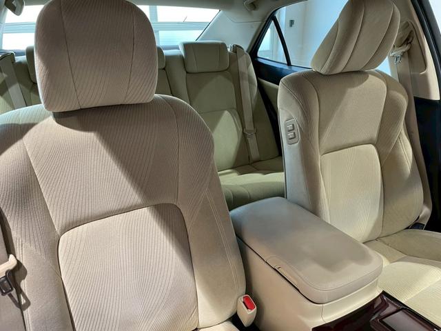 クラウンハイブリッド ロイヤルサルーン　禁煙車　メーカーナビ　バックカメラ　ＥＴＣ　ドラレコ　Ｂｌｕｅｔｏｏｔｈ　フルセグＴＶ　ＤＶＤ　ＣＤ　スマートキー　クルーズコントロール　パワーシート　シートヒーター　ＨＩＤヘッドライト　オートライト（48枚目）