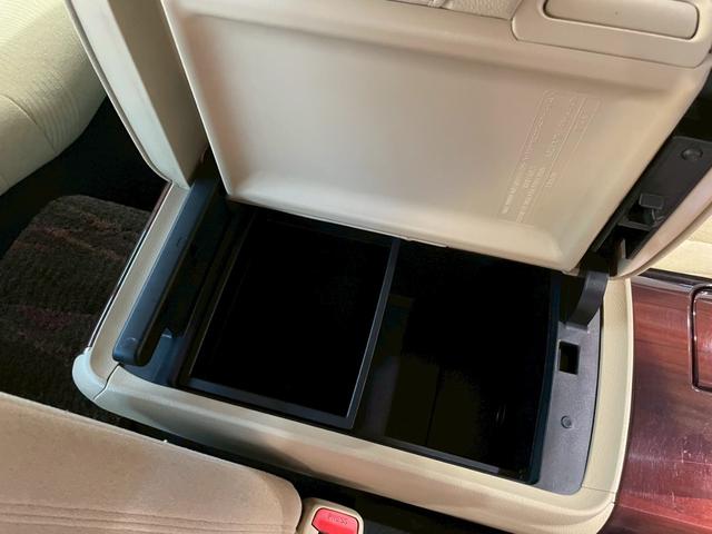 クラウンハイブリッド ロイヤルサルーン　禁煙車　メーカーナビ　バックカメラ　ＥＴＣ　ドラレコ　Ｂｌｕｅｔｏｏｔｈ　フルセグＴＶ　ＤＶＤ　ＣＤ　スマートキー　クルーズコントロール　パワーシート　シートヒーター　ＨＩＤヘッドライト　オートライト（49枚目）