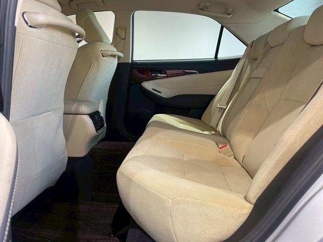 クラウンハイブリッド ロイヤルサルーン　禁煙車　メーカーナビ　バックカメラ　ＥＴＣ　ドラレコ　Ｂｌｕｅｔｏｏｔｈ　フルセグＴＶ　ＤＶＤ　ＣＤ　スマートキー　クルーズコントロール　パワーシート　シートヒーター　ＨＩＤヘッドライト　オートライト（54枚目）