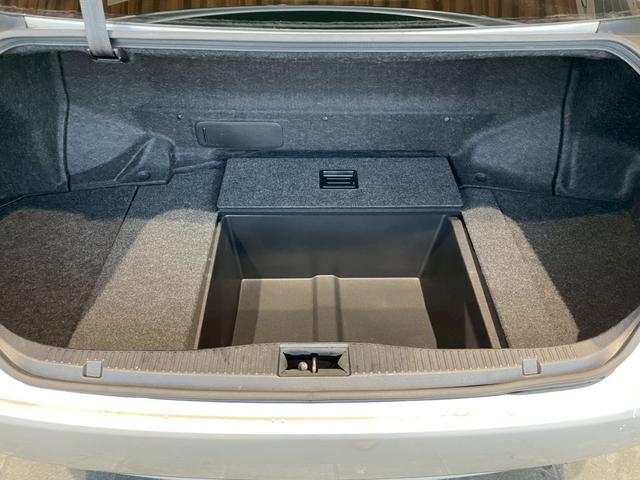 クラウンハイブリッド ロイヤルサルーン　禁煙車　メーカーナビ　バックカメラ　ＥＴＣ　ドラレコ　Ｂｌｕｅｔｏｏｔｈ　フルセグＴＶ　ＤＶＤ　ＣＤ　スマートキー　クルーズコントロール　パワーシート　シートヒーター　ＨＩＤヘッドライト　オートライト（58枚目）