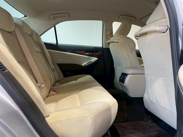 クラウンハイブリッド ロイヤルサルーン　禁煙車　メーカーナビ　バックカメラ　ＥＴＣ　ドラレコ　Ｂｌｕｅｔｏｏｔｈ　フルセグＴＶ　ＤＶＤ　ＣＤ　スマートキー　クルーズコントロール　パワーシート　シートヒーター　ＨＩＤヘッドライト　オートライト（59枚目）