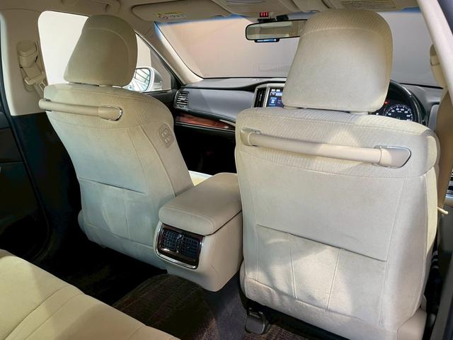 クラウンハイブリッド ロイヤルサルーン　禁煙車　メーカーナビ　バックカメラ　ＥＴＣ　ドラレコ　Ｂｌｕｅｔｏｏｔｈ　フルセグＴＶ　ＤＶＤ　ＣＤ　スマートキー　クルーズコントロール　パワーシート　シートヒーター　ＨＩＤヘッドライト　オートライト（60枚目）