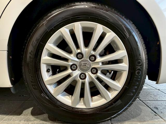 クラウンハイブリッド ロイヤルサルーン　禁煙車　メーカーナビ　バックカメラ　ＥＴＣ　ドラレコ　Ｂｌｕｅｔｏｏｔｈ　フルセグＴＶ　ＤＶＤ　ＣＤ　スマートキー　クルーズコントロール　パワーシート　シートヒーター　ＨＩＤヘッドライト　オートライト（64枚目）