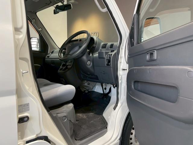 ハイゼットカーゴ ＤＸ　ワンオーナー　禁煙車　前後ドラレコ　ラジオチューナー　キーレス　パワーウィンドウ　オーバーヘッドコンソール　スペアキー　２０２５年製タイヤ（30枚目）
