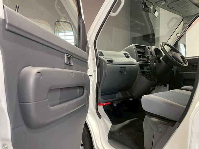 ハイゼットカーゴ ＤＸ　ワンオーナー　禁煙車　前後ドラレコ　ラジオチューナー　キーレス　パワーウィンドウ　オーバーヘッドコンソール　スペアキー　２０２５年製タイヤ（39枚目）