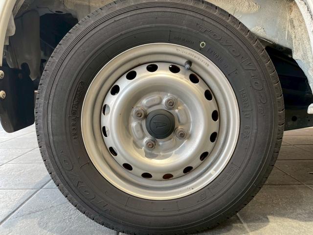 ハイゼットカーゴ ＤＸ　ワンオーナー　禁煙車　前後ドラレコ　ラジオチューナー　キーレス　パワーウィンドウ　オーバーヘッドコンソール　スペアキー　２０２５年製タイヤ（56枚目）