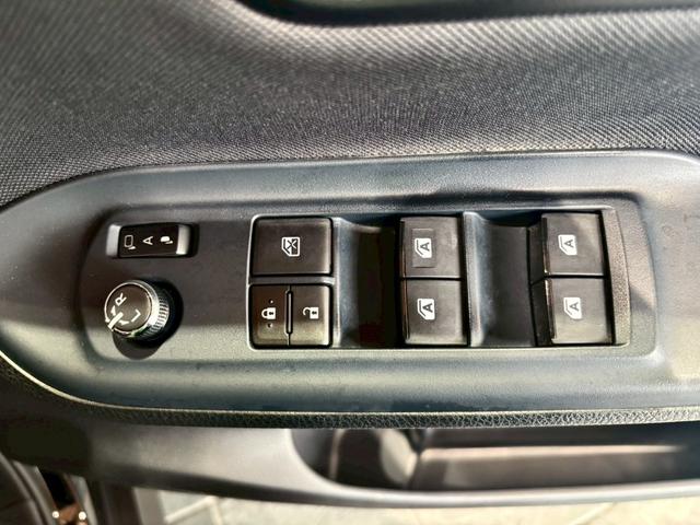ヴォクシー ＺＳ　煌ＩＩ　禁煙車　純正ナビ　バックカメラ　ＥＴＣ　左右電動スライドドア　オートライト　オートハイビーム　ＬＥＤ　電格ミラー　フルセグＴＶ　ＣＤ　ＤＶＤ　Ｂｌｕｅｔｏｏｔｈ（36枚目）