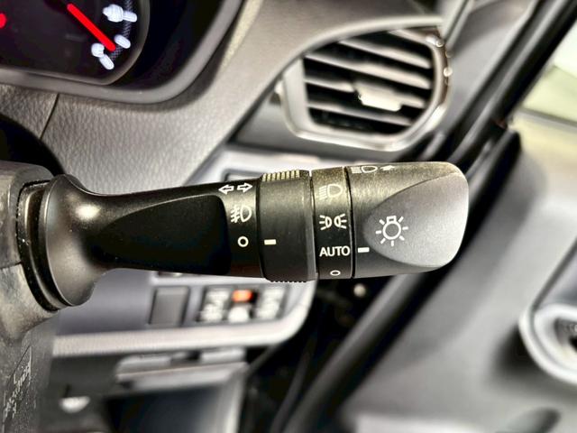 ヴォクシー ＺＳ　煌ＩＩ　禁煙車　純正ナビ　バックカメラ　ＥＴＣ　左右電動スライドドア　オートライト　オートハイビーム　ＬＥＤ　電格ミラー　フルセグＴＶ　ＣＤ　ＤＶＤ　Ｂｌｕｅｔｏｏｔｈ（39枚目）