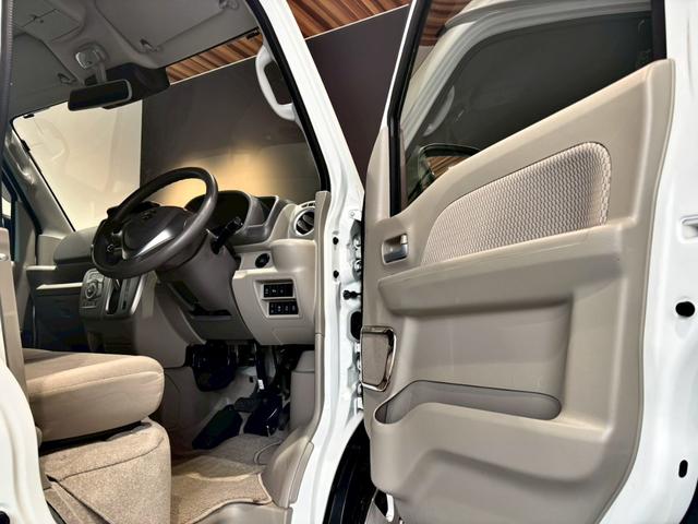 エブリイワゴン ＰＺターボスペシャル　禁煙車　ハイルーフ　社外ナビ　バックカメラ　両側電動スライドドア　オートライト　ＨＩＤヘッドライト　電格ミラー　コーナーセンサー　ＵＳＢ　オートステップ　ＣＤ　ＤＶＤ　Ｂｌｕｅｔｏｏｔｈ（33枚目）