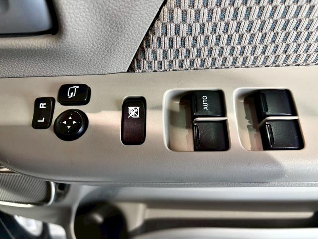 エブリイワゴン ＰＺターボスペシャル　禁煙車　ハイルーフ　社外ナビ　バックカメラ　両側電動スライドドア　オートライト　ＨＩＤヘッドライト　電格ミラー　コーナーセンサー　ＵＳＢ　オートステップ　ＣＤ　ＤＶＤ　Ｂｌｕｅｔｏｏｔｈ（34枚目）