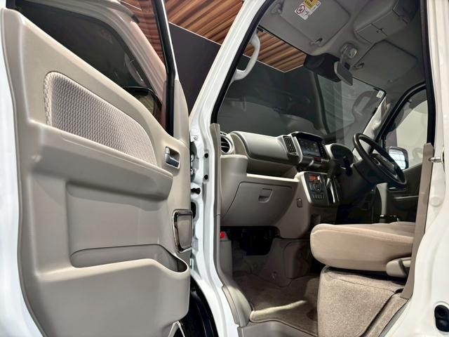 エブリイワゴン ＰＺターボスペシャル　禁煙車　ハイルーフ　社外ナビ　バックカメラ　両側電動スライドドア　オートライト　ＨＩＤヘッドライト　電格ミラー　コーナーセンサー　ＵＳＢ　オートステップ　ＣＤ　ＤＶＤ　Ｂｌｕｅｔｏｏｔｈ（49枚目）