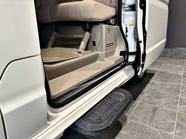 エブリイワゴン ＰＺターボスペシャル　禁煙車　ハイルーフ　社外ナビ　バックカメラ　両側電動スライドドア　オートライト　ＨＩＤヘッドライト　電格ミラー　コーナーセンサー　ＵＳＢ　オートステップ　ＣＤ　ＤＶＤ　Ｂｌｕｅｔｏｏｔｈ（53枚目）