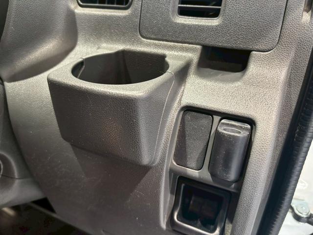 ハイゼットカーゴ 　禁煙車　純正オーディオ（ＦＭ／ＡＭ）　ＥＴＣ　マット　バイザー　スペアキー　パワステ（34枚目）