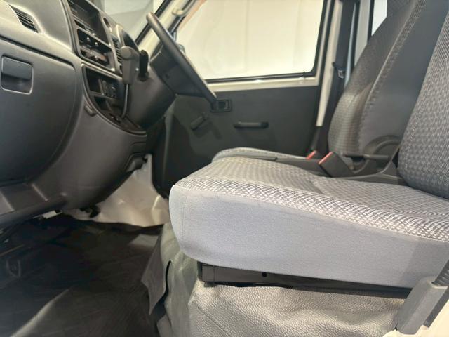 ハイゼットカーゴ 　禁煙車　純正オーディオ（ＦＭ／ＡＭ）　ＥＴＣ　マット　バイザー　スペアキー　パワステ（45枚目）