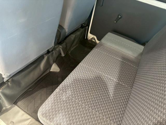 ハイゼットカーゴ 　禁煙車　純正オーディオ（ＦＭ／ＡＭ）　ＥＴＣ　マット　バイザー　スペアキー　パワステ（52枚目）