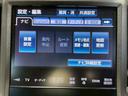 ロイヤルサルーン　禁煙車　メーカーナビ　バックカメラ　ＥＴＣ　ドラレコ　Ｂｌｕｅｔｏｏｔｈ　フルセグＴＶ　ＤＶＤ　ＣＤ　スマートキー　クルーズコントロール　パワーシート　シートヒーター　ＨＩＤヘッドライト　オートライト（42枚目）