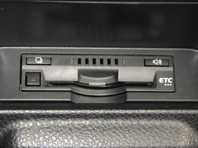 ノア ハイブリッドＳｉ　ダブルバイビー　フルセグ　メモリーナビ　ＤＶＤ再生　ミュージックプレイヤー接続可　バックカメラ　衝突被害軽減システム　ＥＴＣ　ドラレコ　両側電動スライド　ＬＥＤヘッドランプ　乗車定員７人　３列シート　ワンオーナー（21枚目）