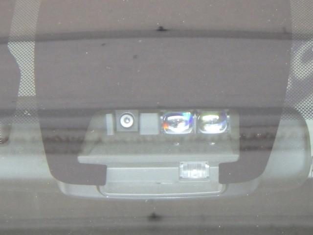 ノア ハイブリッドＳｉ　ダブルバイビー　フルセグ　メモリーナビ　ＤＶＤ再生　ミュージックプレイヤー接続可　バックカメラ　衝突被害軽減システム　ＥＴＣ　ドラレコ　両側電動スライド　ＬＥＤヘッドランプ　乗車定員７人　３列シート　ワンオーナー（30枚目）