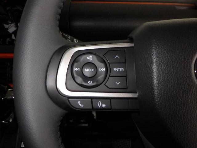 タント ファンクロスターボ　衝突被害軽減システム　両側電動スライド　ＬＥＤヘッドランプ　フルエアロ　アイドリングストップ（11枚目）