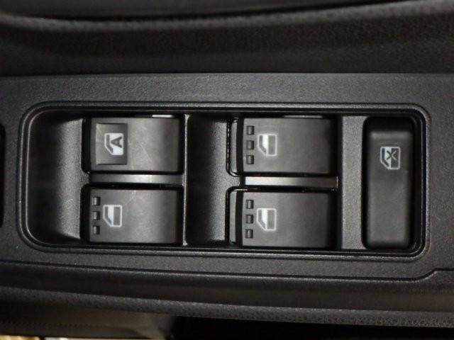 タント ファンクロスターボ　衝突被害軽減システム　両側電動スライド　ＬＥＤヘッドランプ　フルエアロ　アイドリングストップ（16枚目）