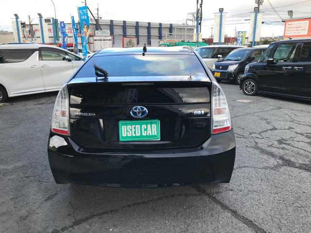 プリウス Ｓ　アイドリングストップ搭載　インテリキー　デュアルエアバック　エアＢ　イモビライザー　ナビＴＶ　ＡＵＴＯエアコン　横スベリ防止　衝突安全ボディ　ＥＴＣ装備　ＡＢＳ　サイドエアバッグ　パワーステアリング（10枚目）