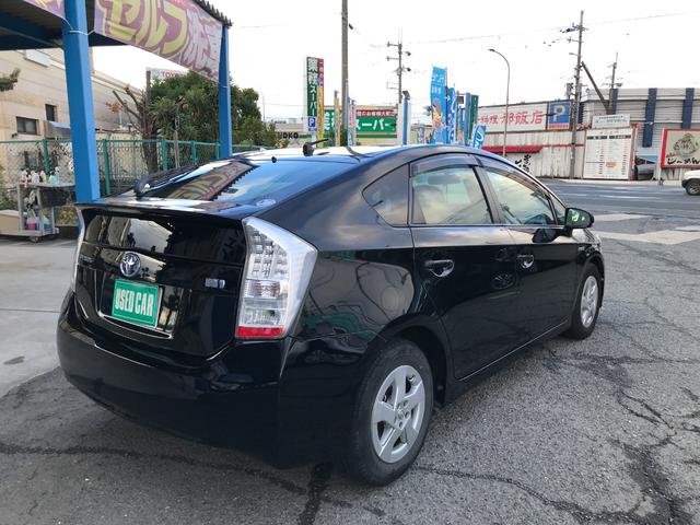 プリウス Ｓ　アイドリングストップ搭載　インテリキー　デュアルエアバック　エアＢ　イモビライザー　ナビＴＶ　ＡＵＴＯエアコン　横スベリ防止　衝突安全ボディ　ＥＴＣ装備　ＡＢＳ　サイドエアバッグ　パワーステアリング（11枚目）