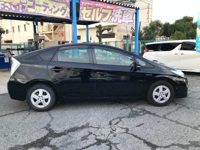 プリウス Ｓ　アイドリングストップ搭載　インテリキー　デュアルエアバック　エアＢ　イモビライザー　ナビＴＶ　ＡＵＴＯエアコン　横スベリ防止　衝突安全ボディ　ＥＴＣ装備　ＡＢＳ　サイドエアバッグ　パワーステアリング（12枚目）