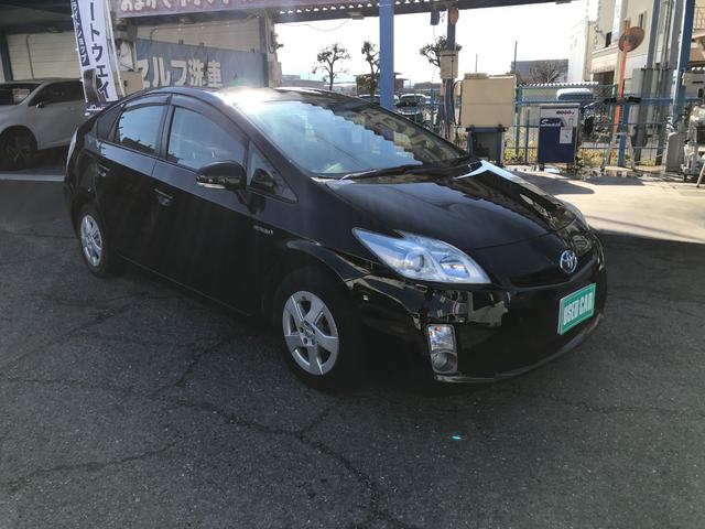 プリウス Ｓ　アイドリングストップ搭載　インテリキー　デュアルエアバック　エアＢ　イモビライザー　ナビＴＶ　ＡＵＴＯエアコン　横スベリ防止　衝突安全ボディ　ＥＴＣ装備　ＡＢＳ　サイドエアバッグ　パワーステアリング（13枚目）