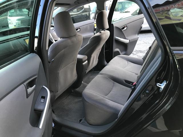 プリウス Ｓ　アイドリングストップ搭載　インテリキー　デュアルエアバック　エアＢ　イモビライザー　ナビＴＶ　ＡＵＴＯエアコン　横スベリ防止　衝突安全ボディ　ＥＴＣ装備　ＡＢＳ　サイドエアバッグ　パワーステアリング（18枚目）