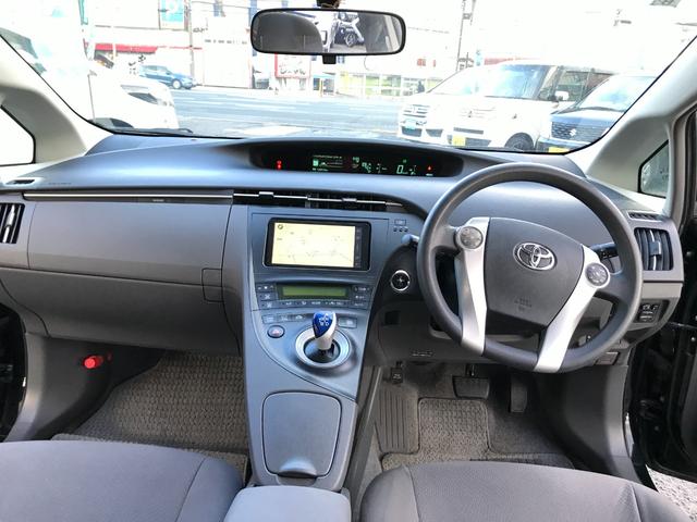 プリウス Ｓ　アイドリングストップ搭載　インテリキー　デュアルエアバック　エアＢ　イモビライザー　ナビＴＶ　ＡＵＴＯエアコン　横スベリ防止　衝突安全ボディ　ＥＴＣ装備　ＡＢＳ　サイドエアバッグ　パワーステアリング（20枚目）