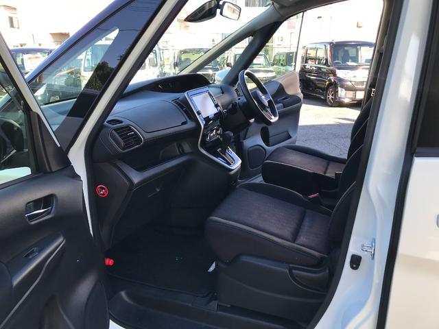 セレナ ハイウェイスター　Ｖセレクション　衝突安全ボディ　Ｉ－ＳＴＯＰ　地ＴＶ　ＶＤＣ　デュアルエアコン　Ａクルーズ　ＬＥＤヘッドライト　バックカメラ　オートライト　ＥＴＣ　３列シート　ＴＶナビ　キーレス　メモリーナビ　フルフラットシート（18枚目）