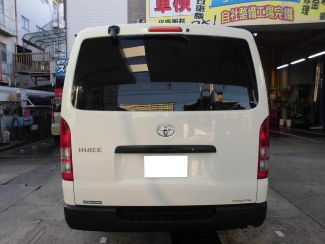 ハイエースバン ＤＸ　リアエアコン／リアヒーター付き　９インチフローティングナビ　ＣＤ／ＤＶＤ　Ｂｌｕｅｔｏｏｔｈ　ＥＴＣ２．０　インナーミラー型ドラレコ　シートカバー　ベッドキット　リアスモークフィルム（6枚目）