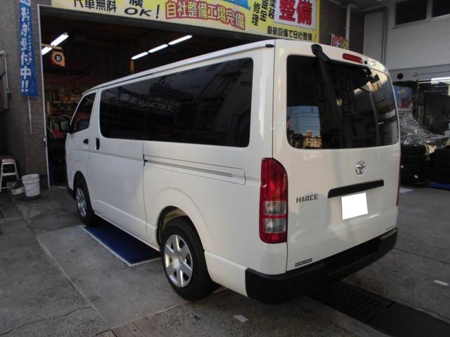 ハイエースバン ＤＸ　リアエアコン／リアヒーター付き　９インチフローティングナビ　ＣＤ／ＤＶＤ　Ｂｌｕｅｔｏｏｔｈ　ＥＴＣ２．０　インナーミラー型ドラレコ　シートカバー　ベッドキット　リアスモークフィルム（7枚目）