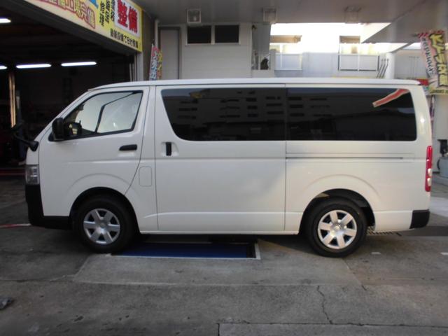 ハイエースバン ＤＸ　リアエアコン／リアヒーター付き　９インチフローティングナビ　ＣＤ／ＤＶＤ　Ｂｌｕｅｔｏｏｔｈ　ＥＴＣ２．０　インナーミラー型ドラレコ　シートカバー　ベッドキット　リアスモークフィルム（8枚目）