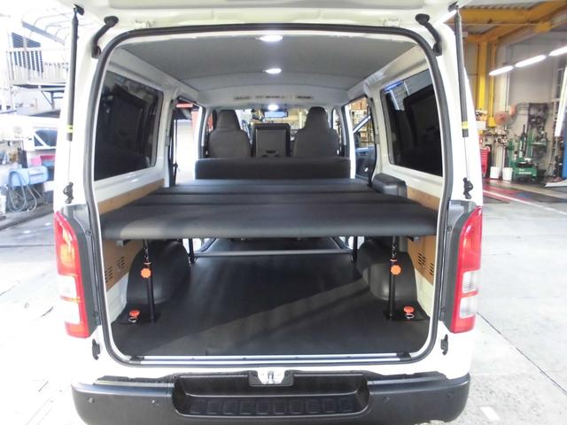 ハイエースバン ＤＸ　リアエアコン／リアヒーター付き　９インチフローティングナビ　ＣＤ／ＤＶＤ　Ｂｌｕｅｔｏｏｔｈ　ＥＴＣ２．０　インナーミラー型ドラレコ　シートカバー　ベッドキット　リアスモークフィルム（24枚目）