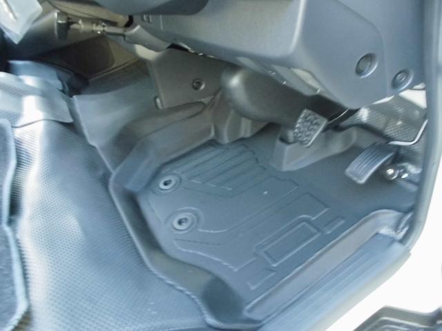 ハイエースバン ＤＸ　リアエアコン／リアヒーター付き　９インチフローティングナビ　ＣＤ／ＤＶＤ　Ｂｌｕｅｔｏｏｔｈ　ＥＴＣ２．０　インナーミラー型ドラレコ　シートカバー　ベッドキット　リアスモークフィルム（30枚目）