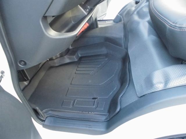 ハイエースバン ＤＸ　リアエアコン／リアヒーター付き　９インチフローティングナビ　ＣＤ／ＤＶＤ　Ｂｌｕｅｔｏｏｔｈ　ＥＴＣ２．０　インナーミラー型ドラレコ　シートカバー　ベッドキット　リアスモークフィルム（31枚目）