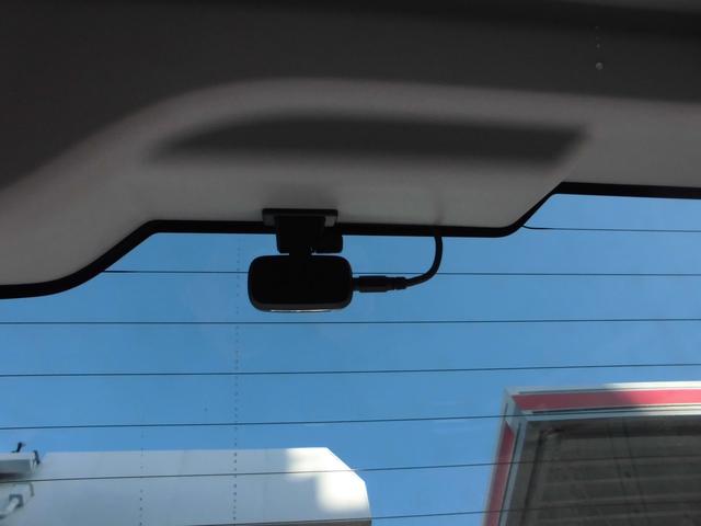 ハイエースバン ＤＸ　リアエアコン／リアヒーター付き　９インチフローティングナビ　ＣＤ／ＤＶＤ　Ｂｌｕｅｔｏｏｔｈ　ＥＴＣ２．０　インナーミラー型ドラレコ　シートカバー　ベッドキット　リアスモークフィルム（33枚目）