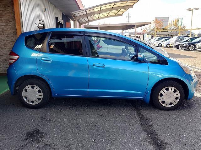 フィット G 禁煙車 スマートセレクション ナビ ワンセグTV バックカメラ スマートキー ETC 電動格納ドアミラー プライバシーガラス Wエアバッグ ABS ドライブレコーダー HIDヘッドライト(4枚目)