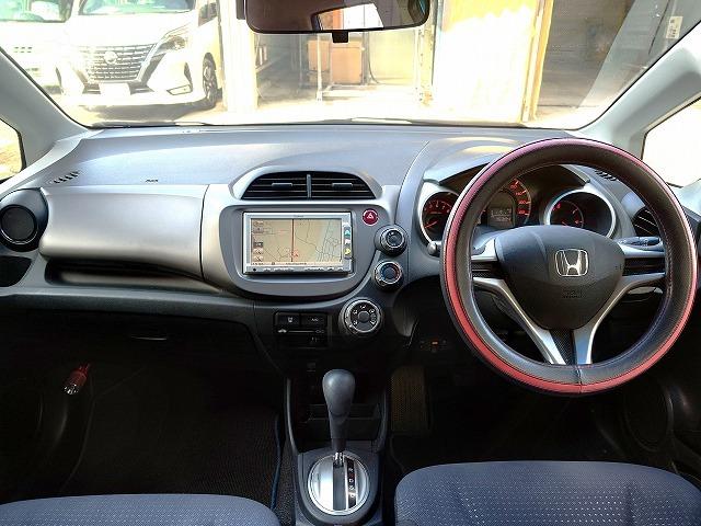 フィット G 禁煙車 スマートセレクション ナビ ワンセグTV バックカメラ スマートキー ETC 電動格納ドアミラー プライバシーガラス Wエアバッグ ABS ドライブレコーダー HIDヘッドライト(9枚目)