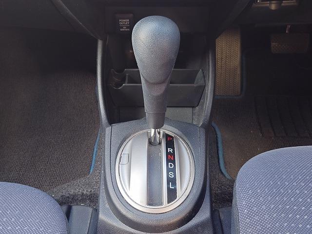 フィット G 禁煙車 スマートセレクション ナビ ワンセグTV バックカメラ スマートキー ETC 電動格納ドアミラー プライバシーガラス Wエアバッグ ABS ドライブレコーダー HIDヘッドライト(14枚目)