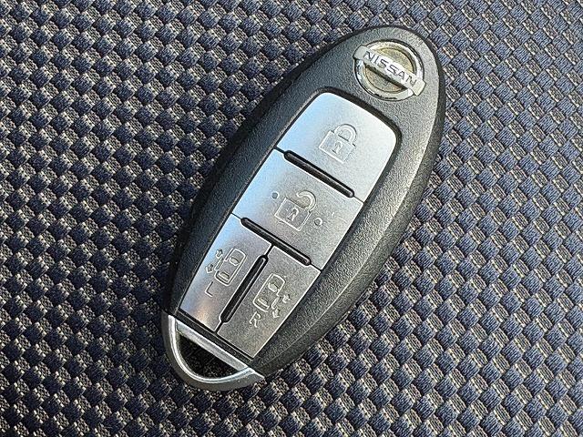 セレナ ハイウェイスター　Ｖセレクション　両側電動スライドドア・ナビ・ＴＶ・ＥＴＣ・ＨＩＤヘッドライト・ＣＤ／ＤＶＤ・スマートキー（7枚目）