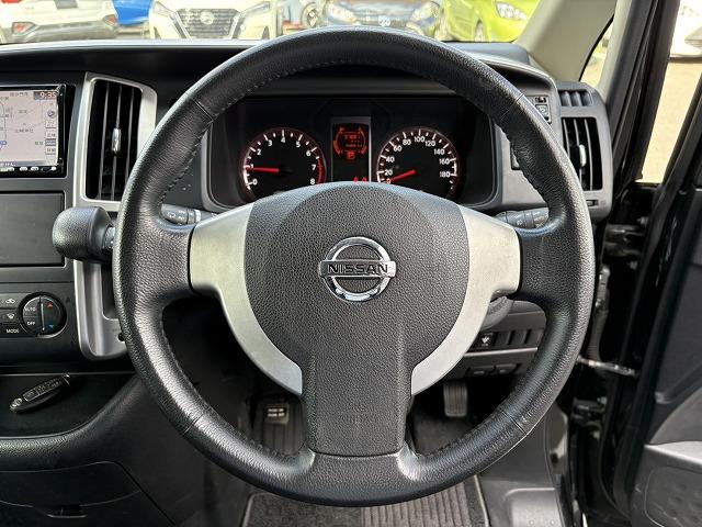 セレナ ハイウェイスター　Ｖセレクション　両側電動スライドドア・ナビ・ＴＶ・ＥＴＣ・ＨＩＤヘッドライト・ＣＤ／ＤＶＤ・スマートキー（9枚目）