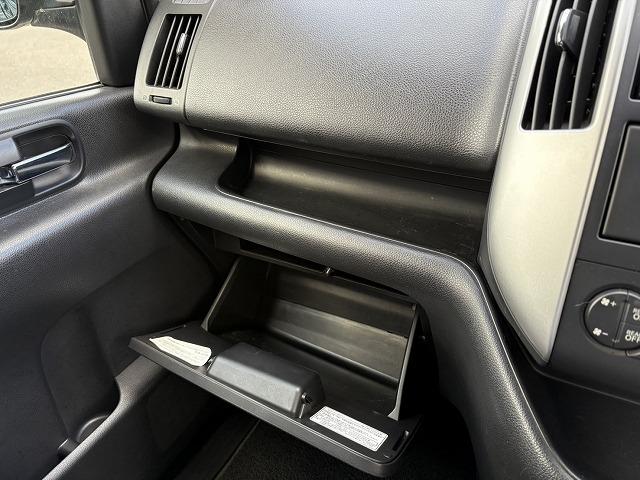 セレナ ハイウェイスター　Ｖセレクション　両側電動スライドドア・ナビ・ＴＶ・ＥＴＣ・ＨＩＤヘッドライト・ＣＤ／ＤＶＤ・スマートキー（16枚目）