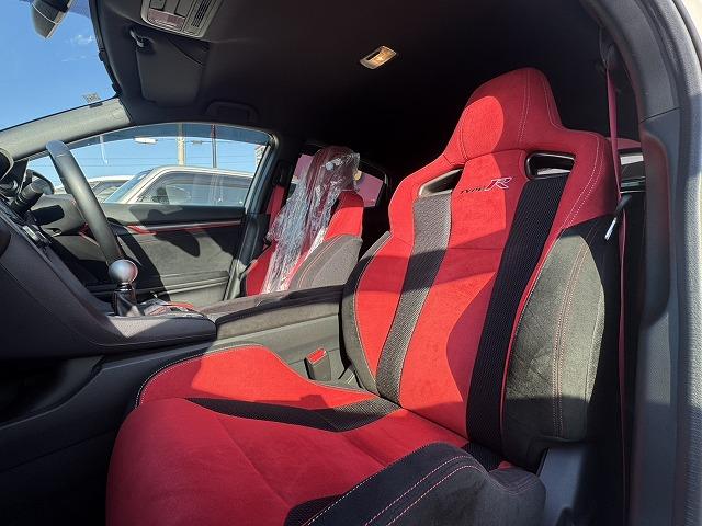 シビック タイプR 1オーナ/カスタム約150万/BLITZ車高調/TE37/BLITZレーシングラジエーター/Spoonローテンプサーモ/HKS(マフラー・エアインテーク・RタイプICキット・ICパイピングキット)(5枚目)