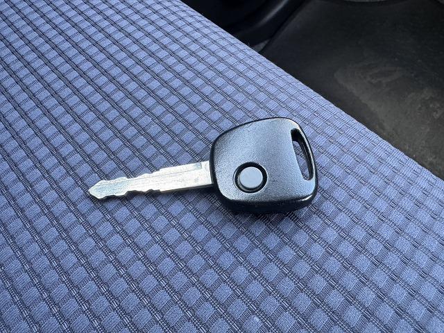 アルト Ｆ　マニュアルモード付きＡＴ・横滑り防止・ＣＤ・ＡＭ／ＦＭ・キーレス（8枚目）