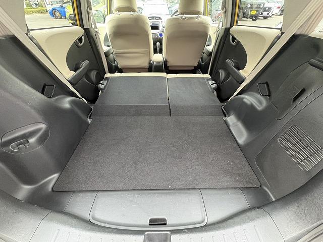 フィットハイブリッド CD・キーレス・クルコン・ステアリングリモコン・アイドリングストップ(16枚目)