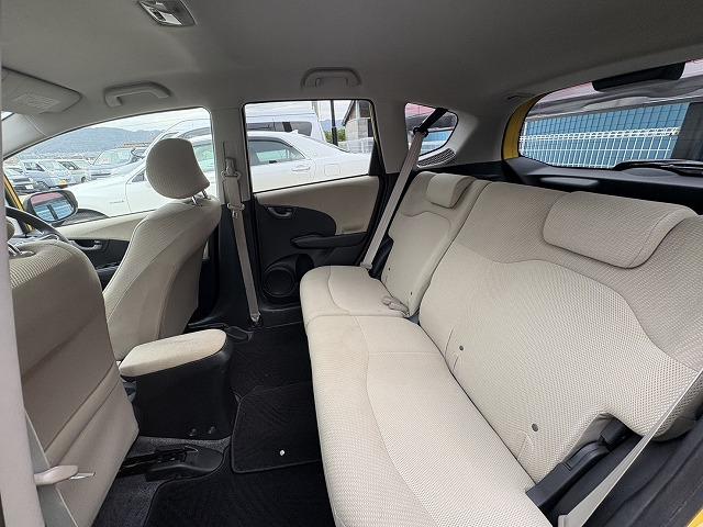 フィットハイブリッド CD・キーレス・クルコン・ステアリングリモコン・アイドリングストップ(17枚目)