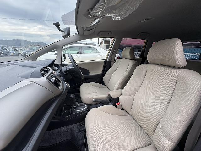 フィットハイブリッド CD・キーレス・クルコン・ステアリングリモコン・アイドリングストップ(18枚目)